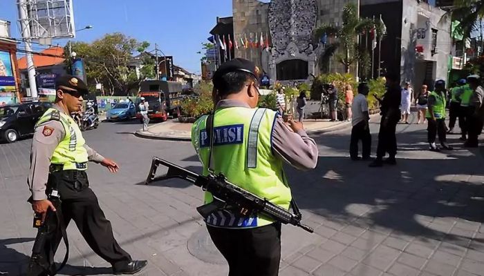 Россиян подозревают в ограблении обменника на Бали. Двух из них убили 