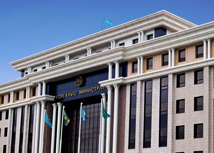 На борту разбившегося военного вертолета было 13 человек 