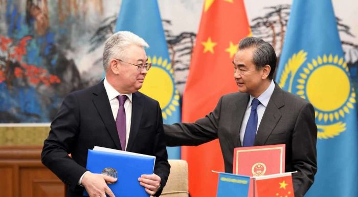 Китай поблагодарил Казахстан за "понимание и поддержку" позиции КНР в Синьцзяне 