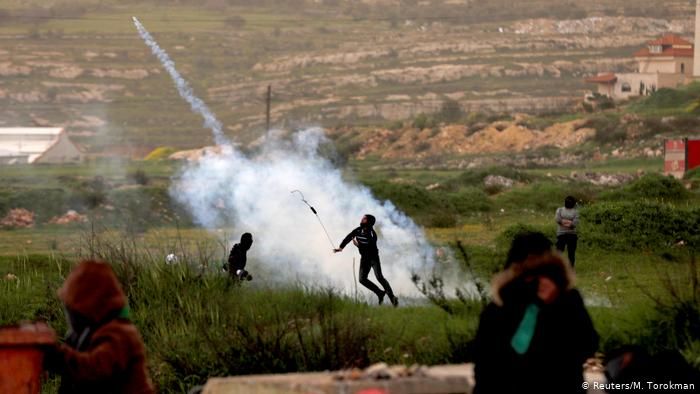 Десятки тысяч палестинцев протестуют у границ сектора Газа