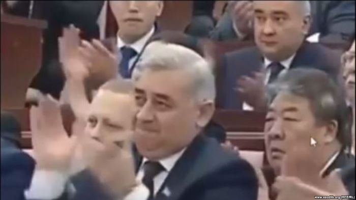 Мирзияев призвал чиновников прекратить хлопать в ладоши и говорить высокопарные слова