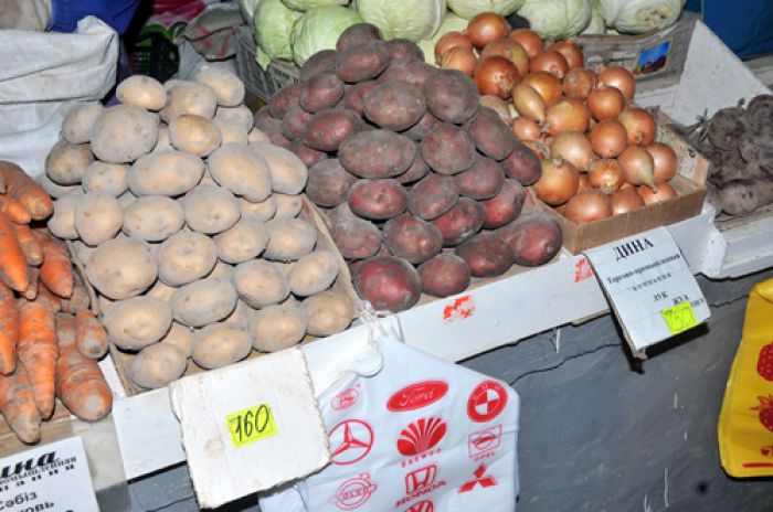 Акимат пустил на рынок картошку из хранилища