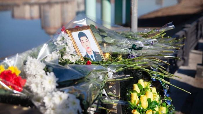 29 млн тенге собрали коллеги для семьи полицейского, погибшего при спасении женщины в Атырау 