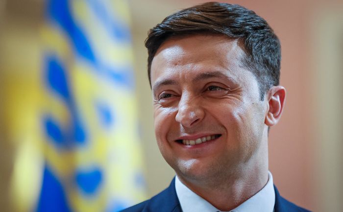 Зеленский предложил пользователям Instagram придумать вопросы Порошенко 