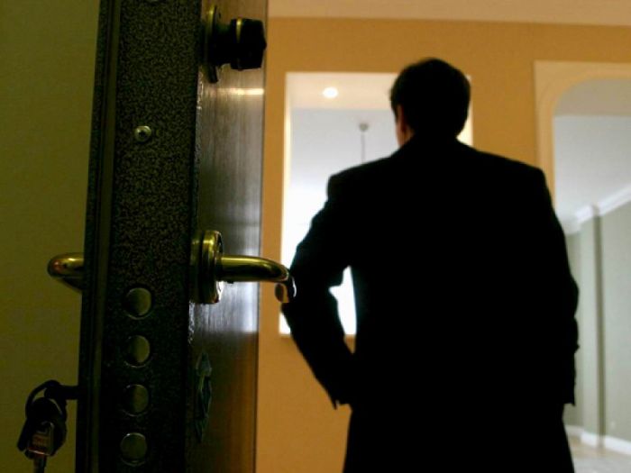 Косарев призвал запретить сдавать квартиры посуточно из-за "проходимцев" 