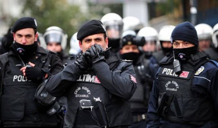 В Турции за один день арестовали более 70 полицейских
