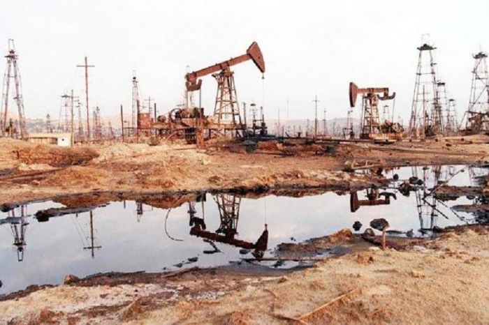 Старые дыры в земле грязны и дурно пахнут