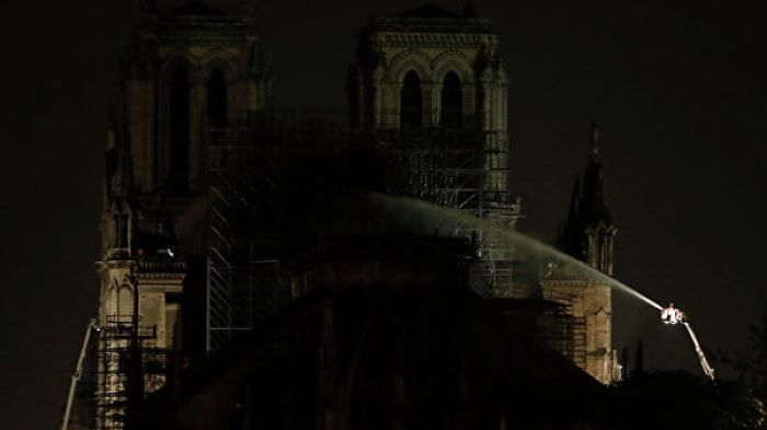 Пожар в соборе Парижской Богоматери потушили 
