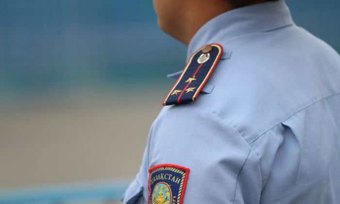 Полицейский стрелял в сотрудников Нацбюро. Объявлен розыск 