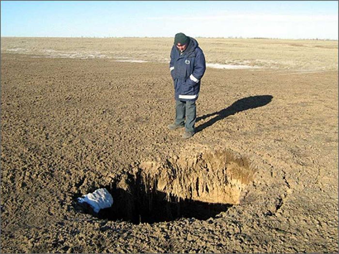Возле Карачаганакского месторождения появились глубокие провалы грунта