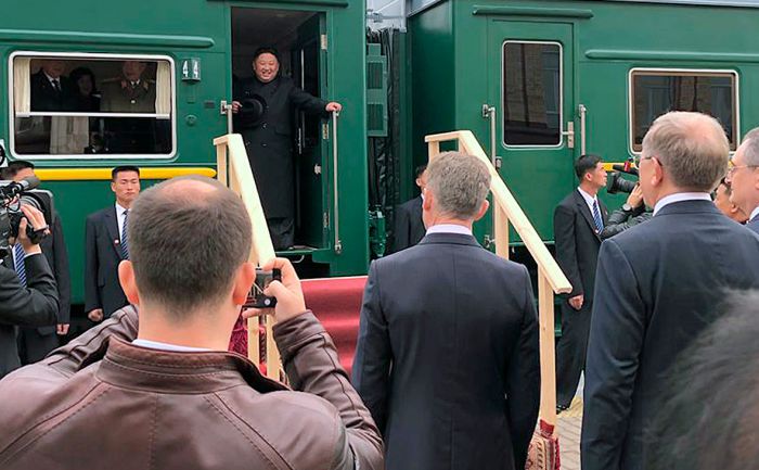 Лидер КНДР Ким Чен Ын на бронепоезде прибыл в Россию 