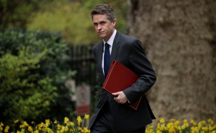 Мэй отправила в отставку министра обороны из-за утечки секретных данных 