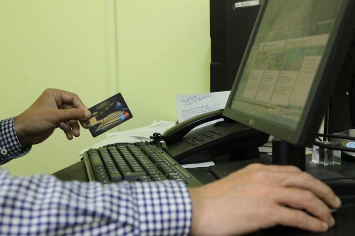 Мурло мошенника в Инете углядите