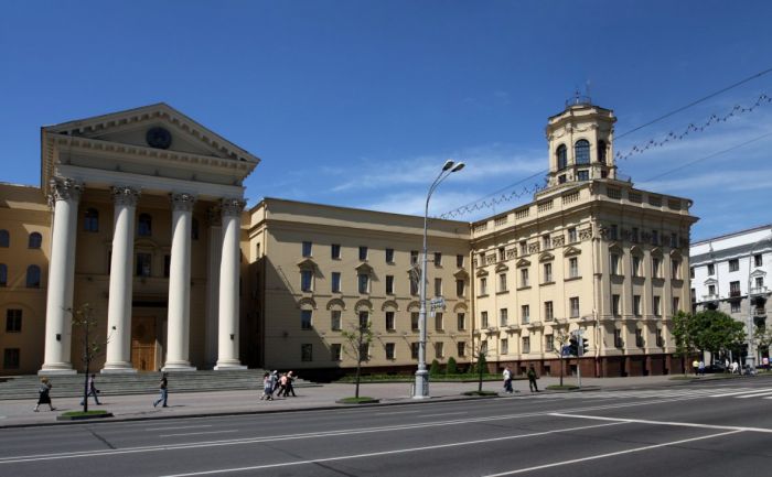 Экс-начальника охраны Лукашенко обвинили во взятке от российской компании 