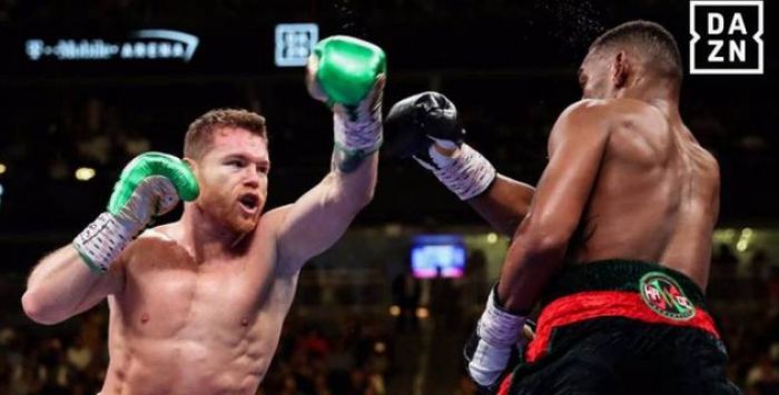 "Канело" победил Джейкобса и оказался в шаге от статуса абсолютного чемпиона мира