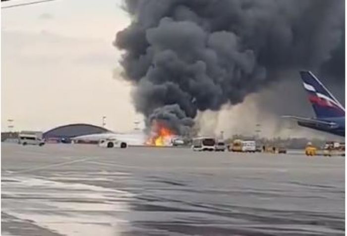 В Шереметьево загорелся пассажирский лайнер. Есть пострадавшие