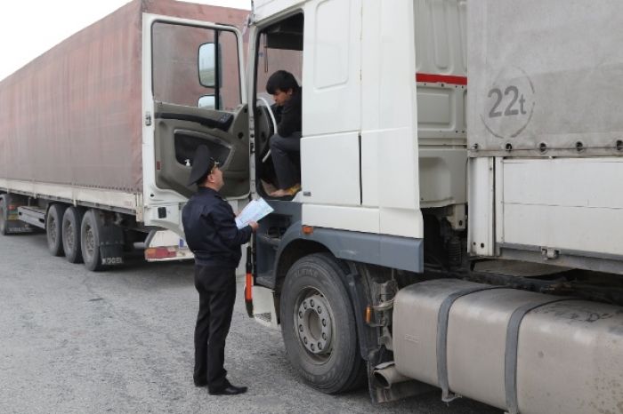 Матёрые инспектора и матёрые дальнобойщики