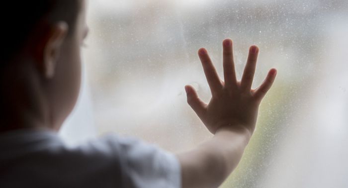 Девочка сорвалась со второго этажа детсада - видео падения появилось в Сети 