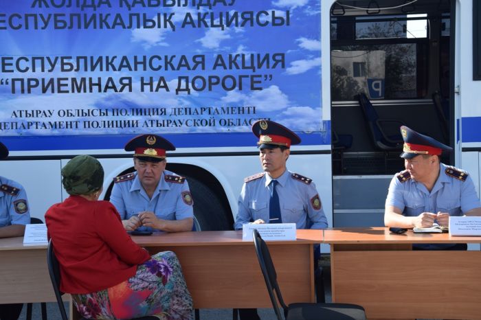 Лежачий полицейский не трогает женщин 