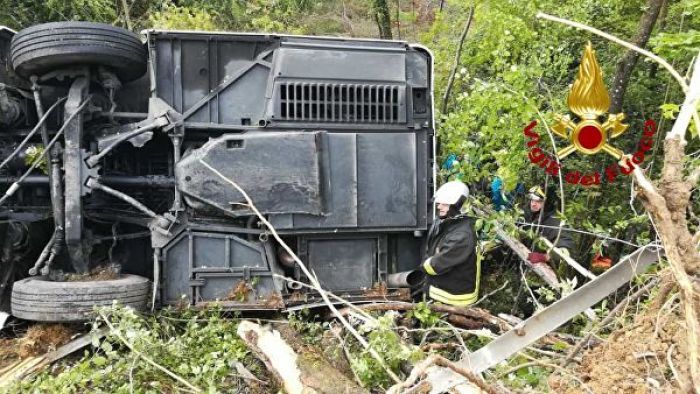 Крупное ДТП в Италии: пострадали 9 казахстанцев