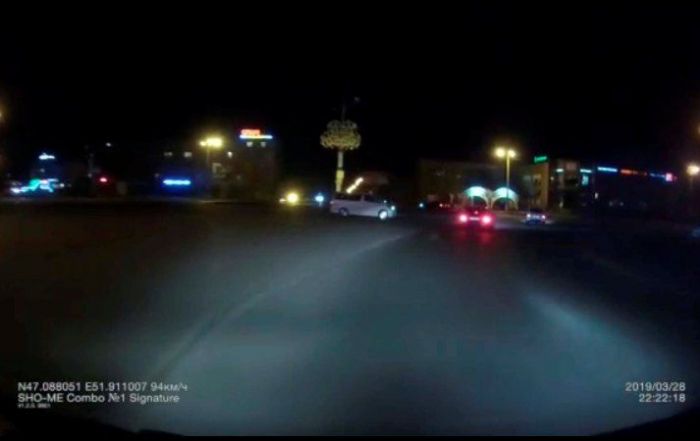 Горожанин, вместе с семьёй въехавший в ларёк, покаялся и лишился прав на 5 лет