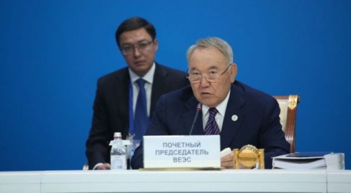 Назарбаев: Даже одежду для военных импортируем, это позор