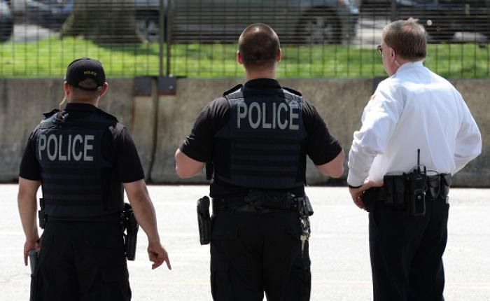 В США чиновник застрелил 12 человек в городской администрации