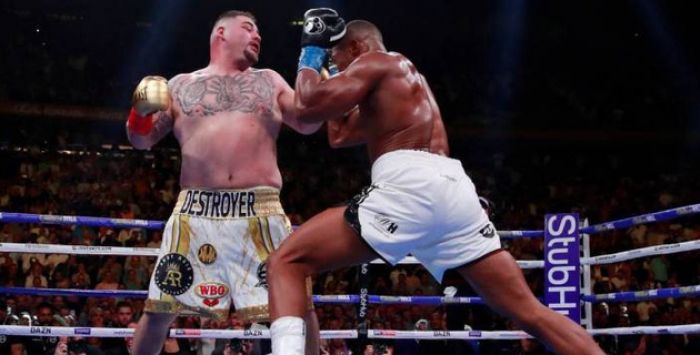 Тренировавшийся с Головкиным боксер сенсационно нокаутировал Джошуа