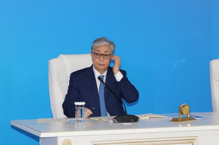 Касым-Жомарт Токаев в Атырау: о зарплатах экспатов и местных, массовой гибели рыбы и другом волнующем  