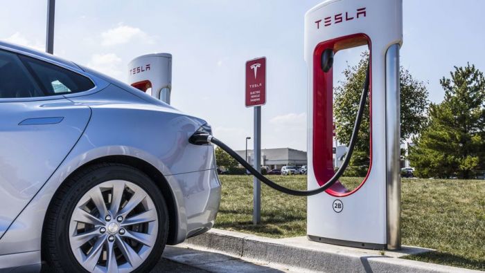 Илон Маск рассказал, когда зарядные станции Tesla появятся в Казахстане 