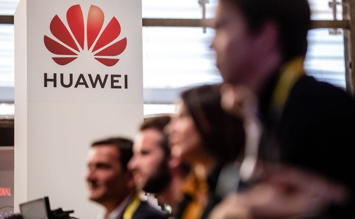 Минторг США анонсировал смягчение ограничений на торговлю с Huawei 