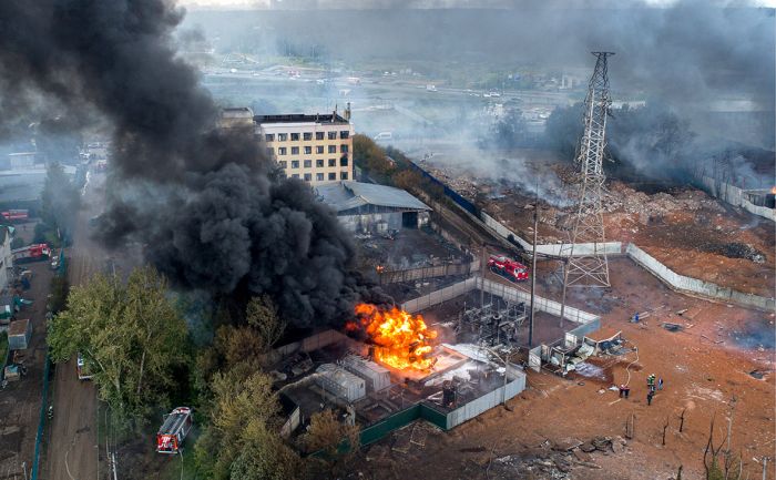 Рядом с ТЭЦ в Мытищах загорелся газопровод 