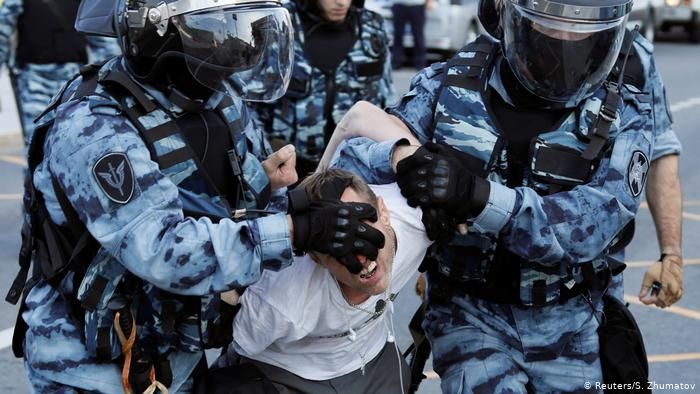 ЕС осудил многочисленные задержания на митинге в Москве