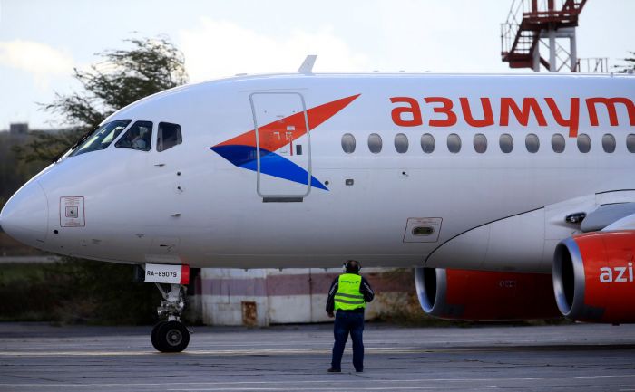 В Самаре из-за неисправности двигателя экстренно сел самолет SSJ100 