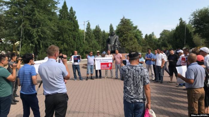 В Шымкенте призвали освободить Джакишева и других политических заключенных
