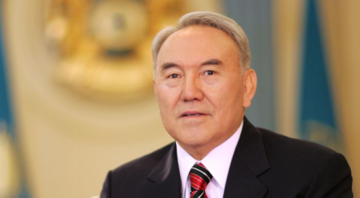 Назарбаев: Чиновники не должны давить на редакторов СМИ  