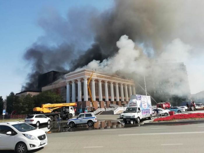 В Атырау горит драмтеатр