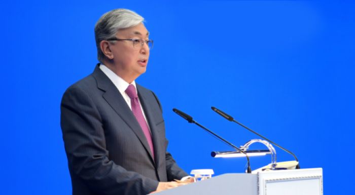 Токаев сам работал над Посланием - Карин 