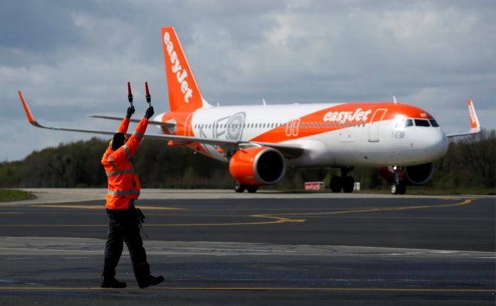 Пассажир лайнера EasyJet заменил не вышедшего на работу пилота 