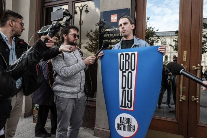 Пикеты в поддержку актера Павла Устинова. Фоторепортаж 