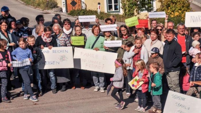 Австрийцы митингуют против депортации казахстанской семьи 