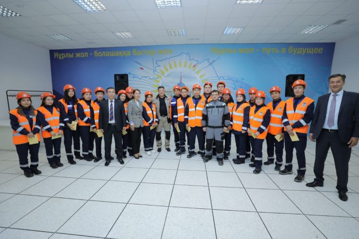 Атырауские студенты проходят оплачиваемую профессиональную подготовку на АНПЗ