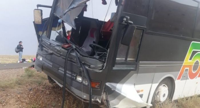 Автобус со школьниками попал в аварию в Алматинской области