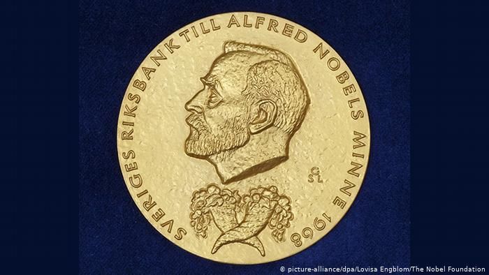 Премию по экономике памяти Нобеля получат трое экономистов за борьбу с бедностью 