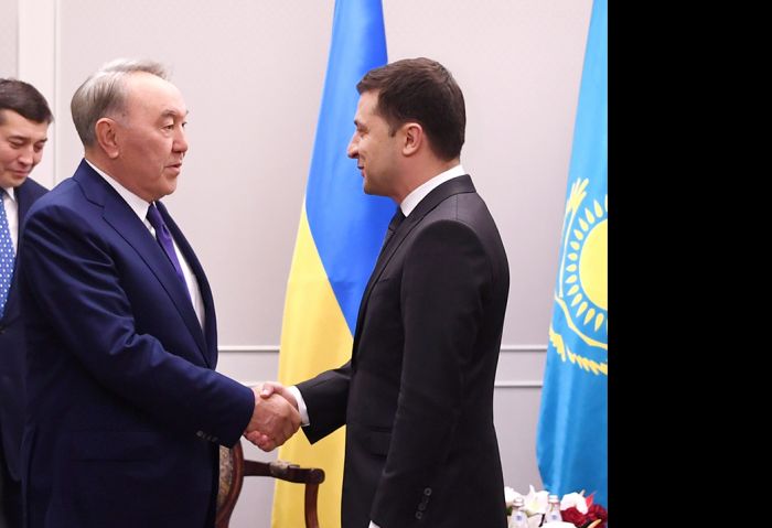 Назарбаев встретился с Зеленским 