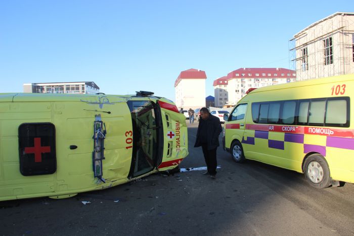 В ДТП в Атырау пострадали два сотрудника «скорой помощи»