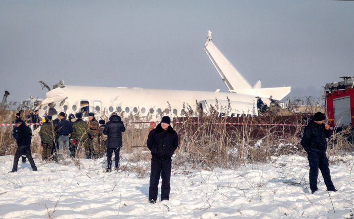 СМИ опубликовали запись переговоров пилота разбившегося в Алмате Fokker