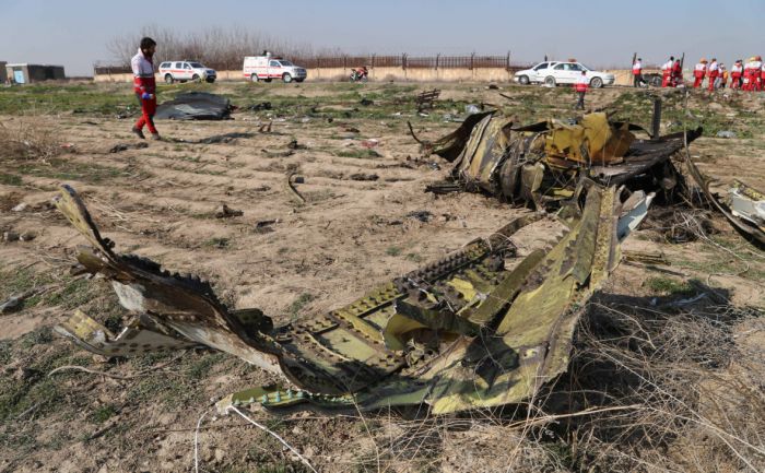 NYT показала видео предполагаемого попадания двух ракет в Boeing в Иране 