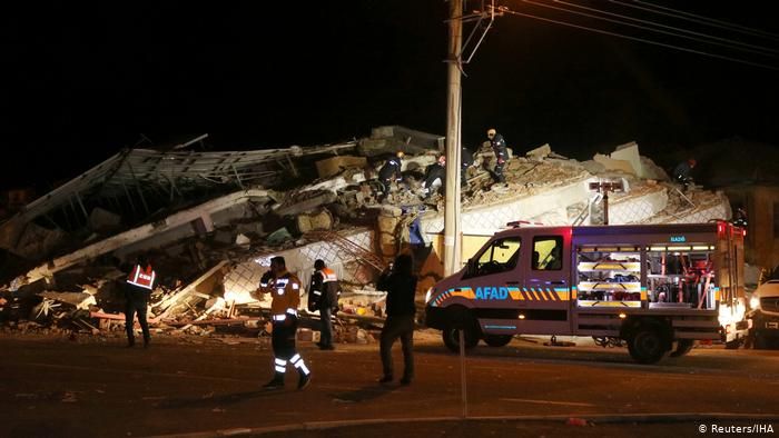 В Турции при землетрясении погибли 19 и пострадали более 770 человек
