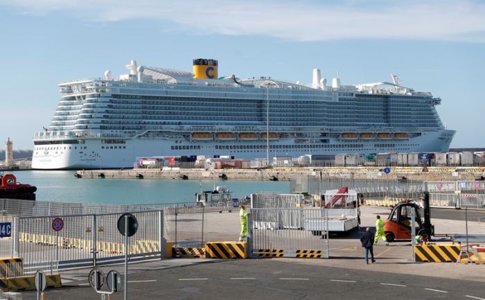 В Италии застряли 6 тыс. пассажиров лайнера из-за угрозы коронавируса 